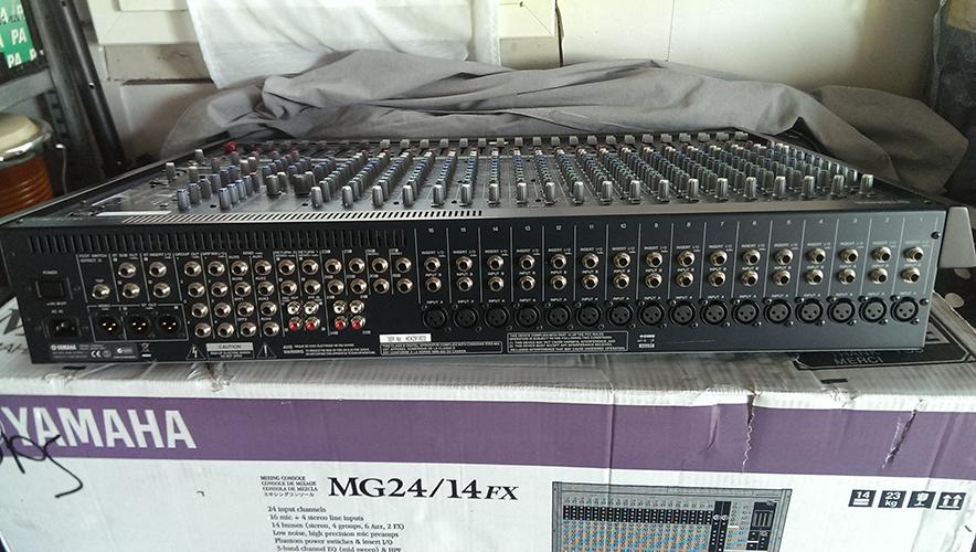 Bàn Mixer Yamaha MG24/14FX