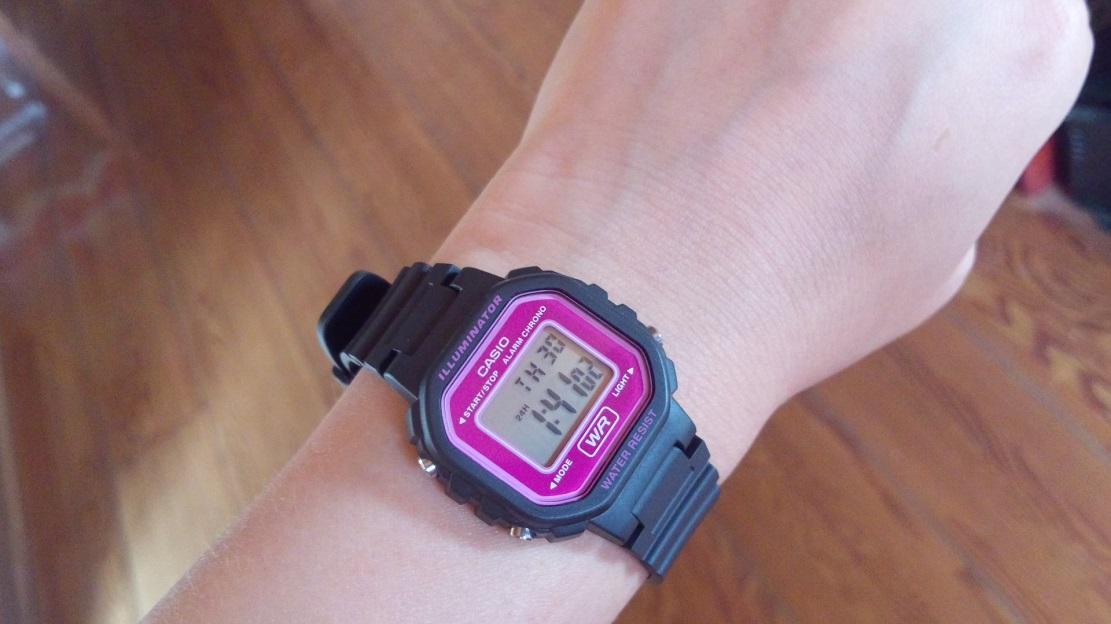 Đồng Hồ Nữ Casio LA-20WH-4ADF