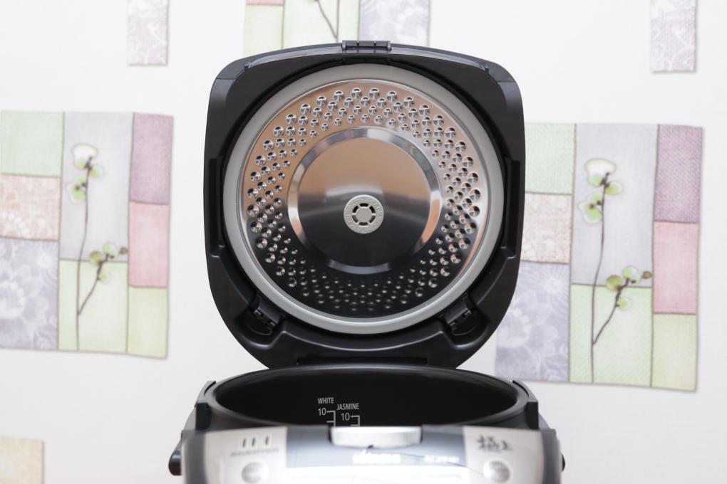 Nồi cơm điện Hitachi RZ-JHE18/GHE18 1.8L