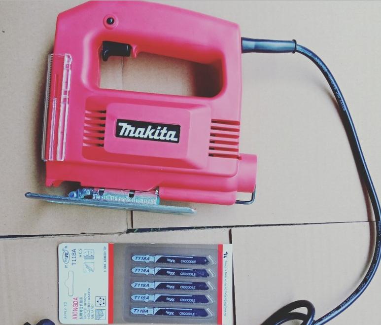 Máy cưa Makita MJ99