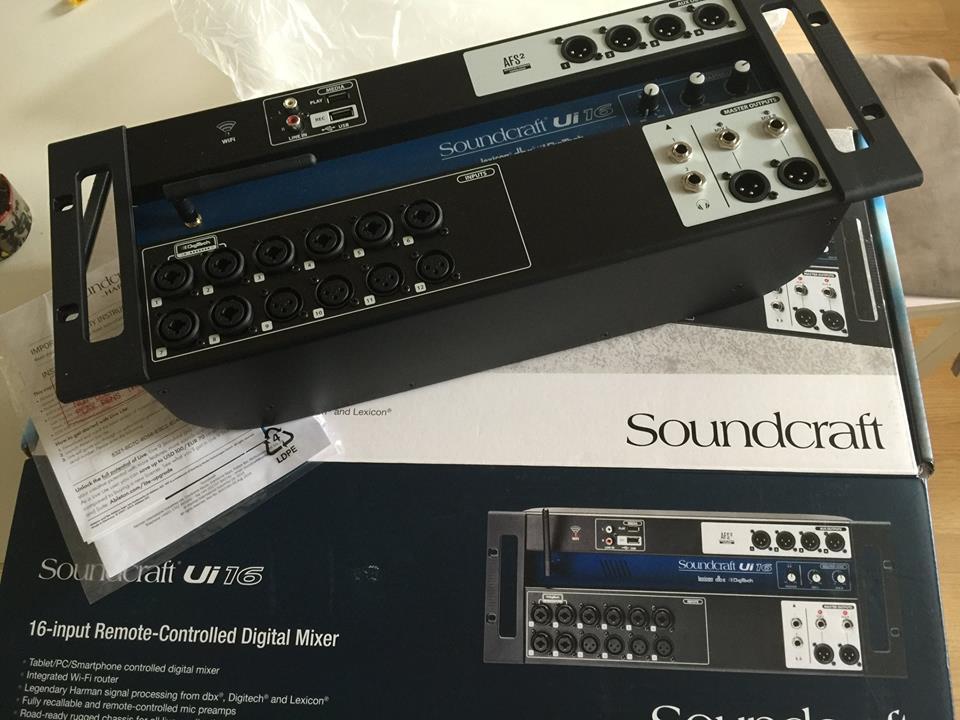 Bộ Trộn Âm Thanh Soundcraft UI16