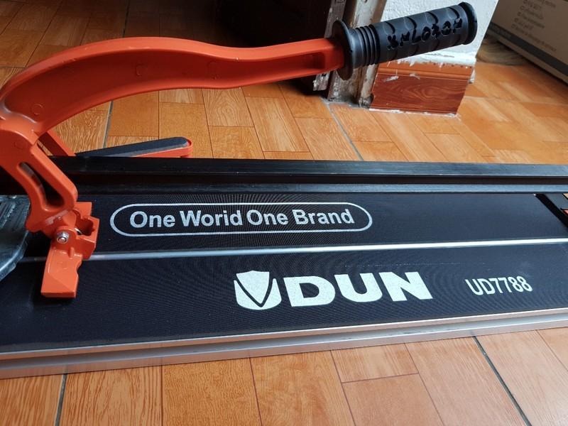 Máy cắt gạch UDUN