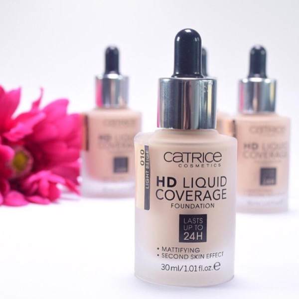 Kem nền che khuyết điểm kiềm dầu Catrice HD