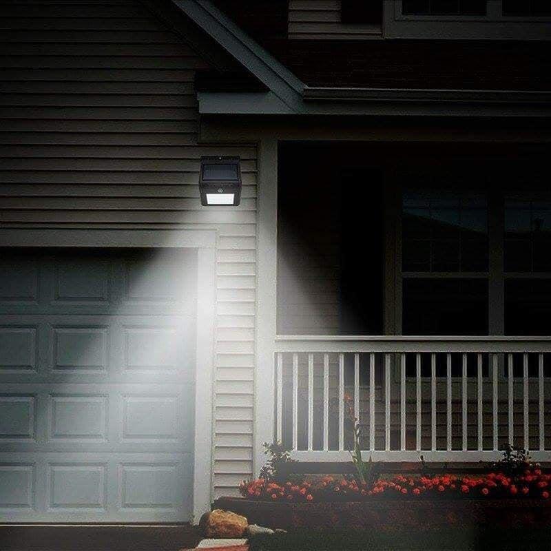 Đèn cảm biến hồng ngoại sử dụng năng lượng mặt trời Solar sensor Wall light - 30 Led siêu sáng (Đen)