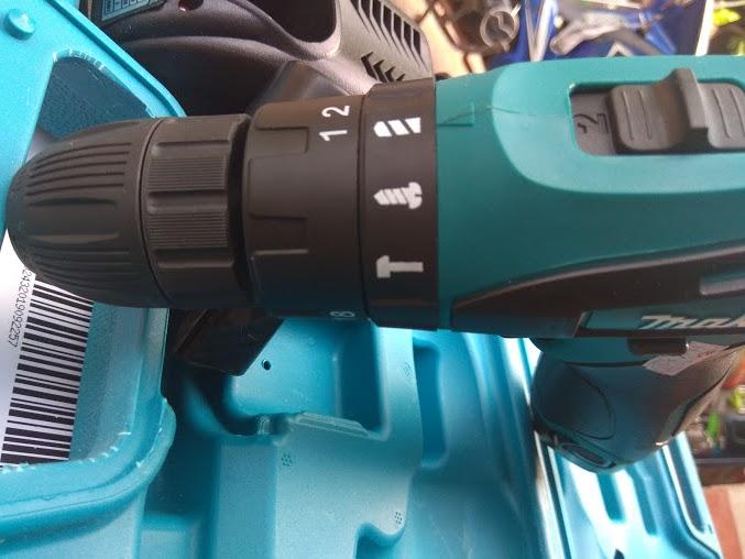 Máy khoan vặn vít dùng pin Makita DF330DWE
