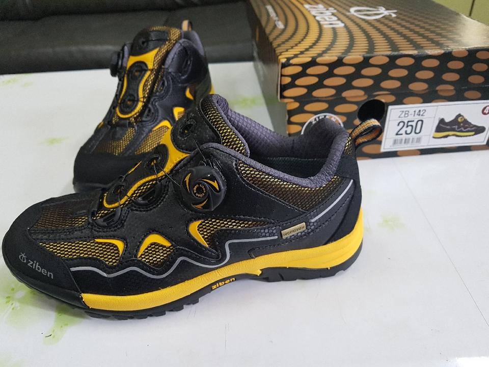 Giày bảo hộ ZIBEN 142