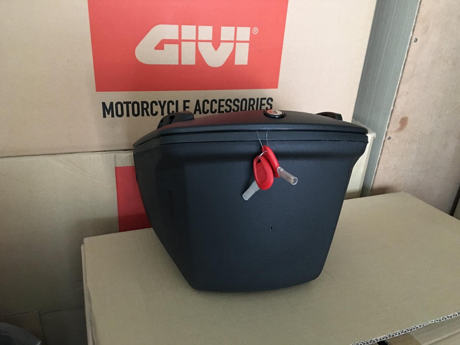 Thùng Giữa Givi K10N Monolock 7.5L