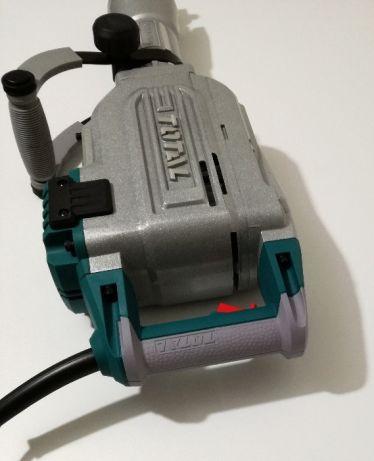 Máy đục bê tông TOTAL TH215456