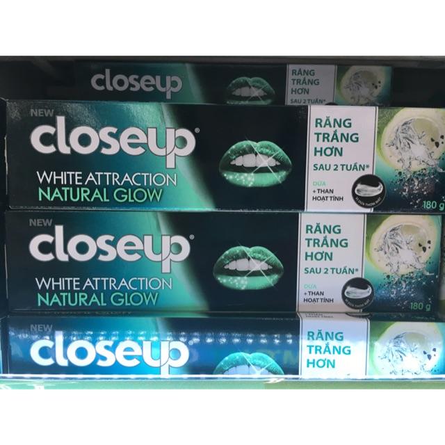 Kem đánh răng Closeup White Attraction Natural Glow