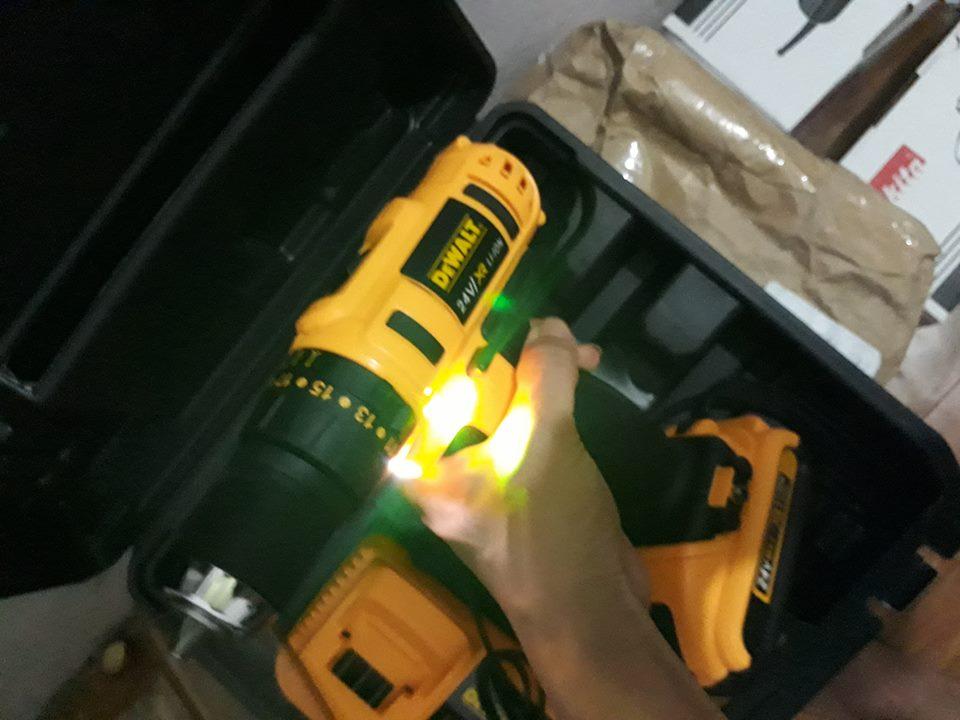 MÁY KHOAN PIN CÓ BÚA 24V DEWALT (kèm 2pin)