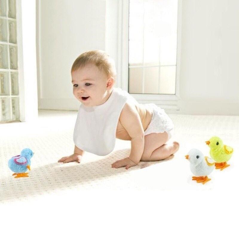 Đồ chơi hình chú gà chạy bằng cót