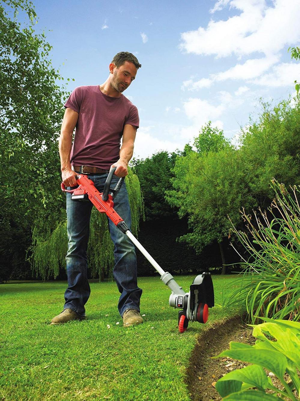 MÁY CẮT CỎ BLACK&DECKER STC1820EPCF-B