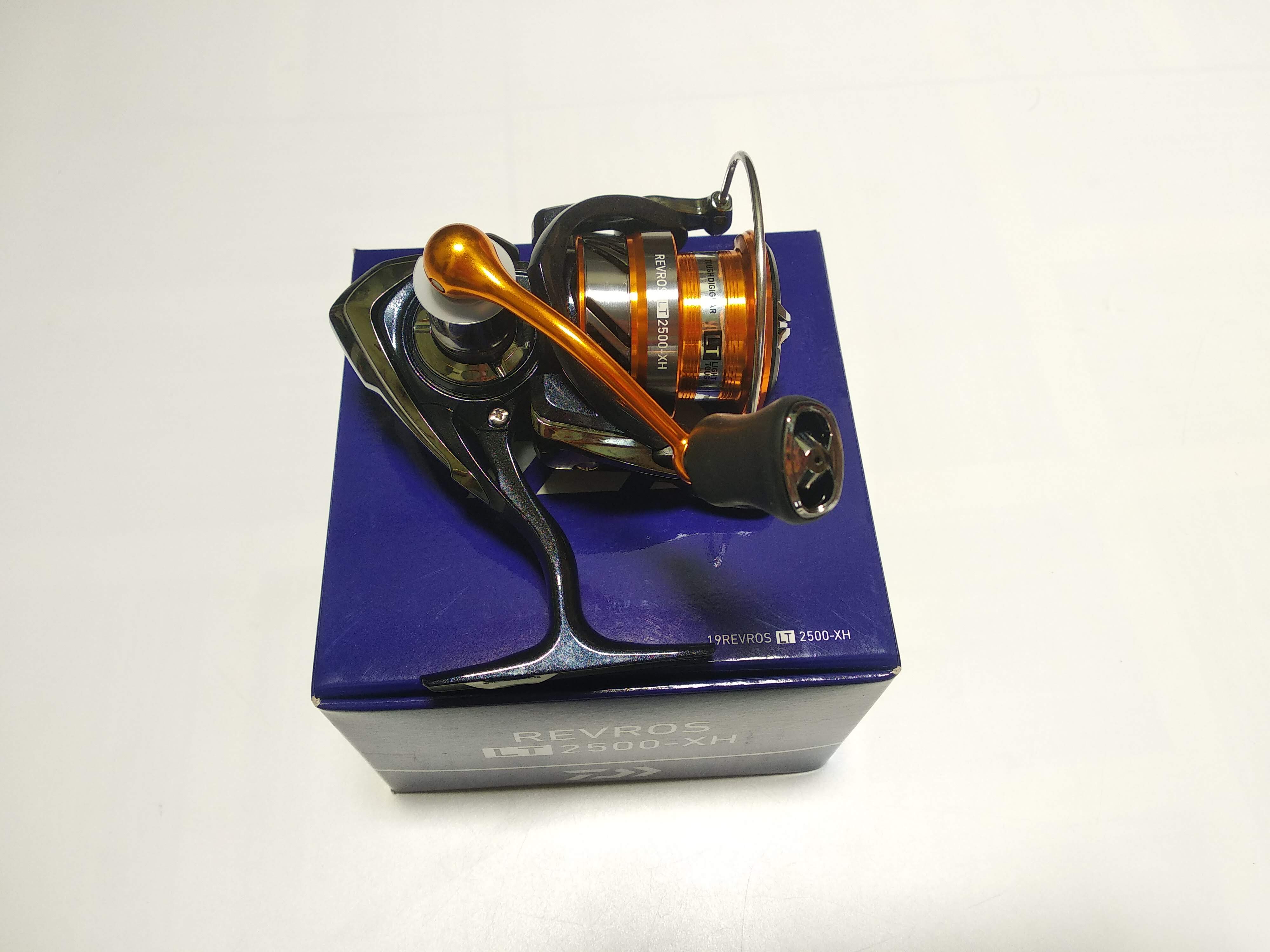 Máy câu cá Daiwa REVOS LT 2500-XH