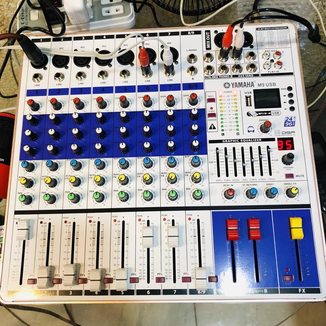 Mixer yamaha M9