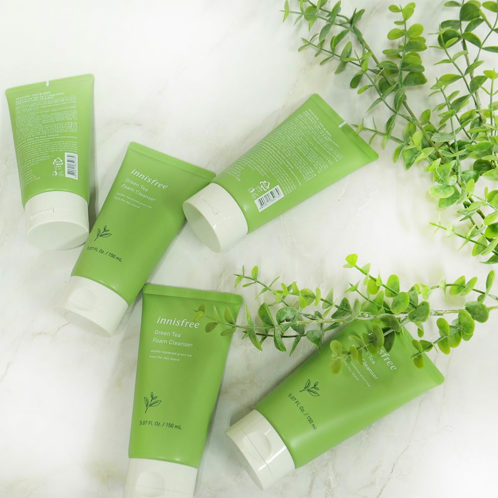 sua rua mat innisfree tra xanh