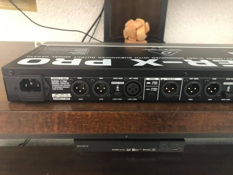 Bộ xử lý âm thanh Behringer CROSSOVERS CX2310