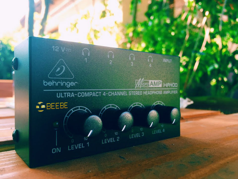 Bộ chia tai nghe studio Behringer HA400
