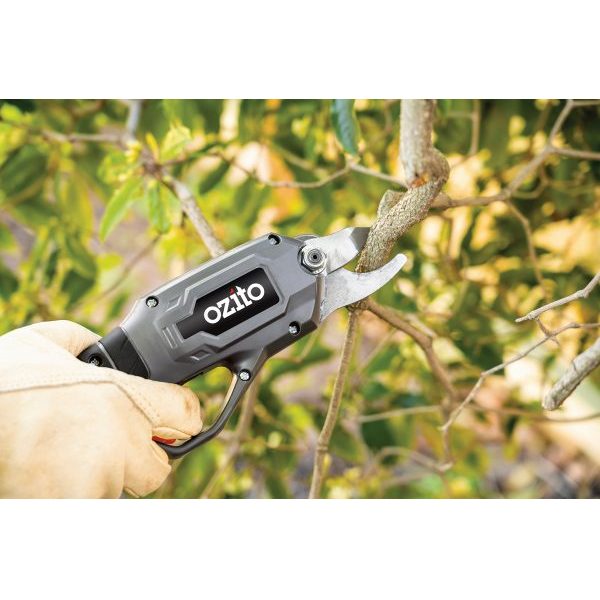 MÁY CẮT CÀNH CÂY OZITO OCPS-036
