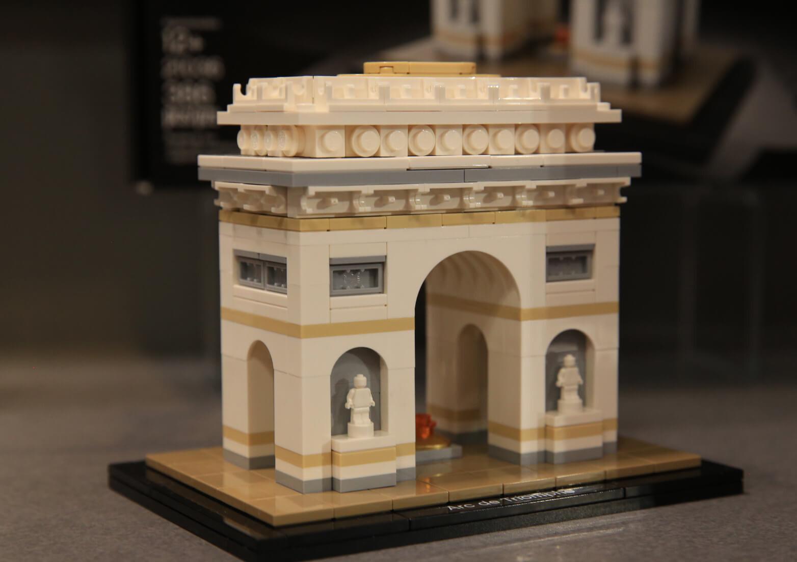 Mô hình LEGO Architecture 21036 - Khải Hoàn Môn