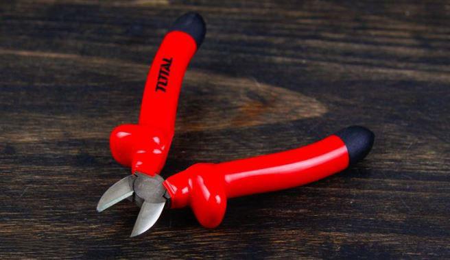 Kìm cắt cách điện Total THTIP261