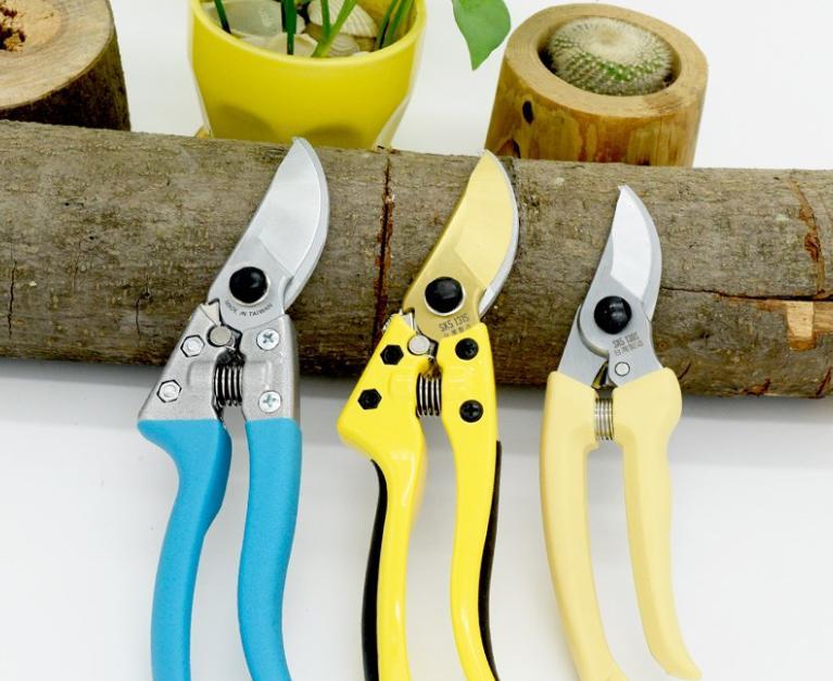 Kéo cắt tỉa Total THT0109