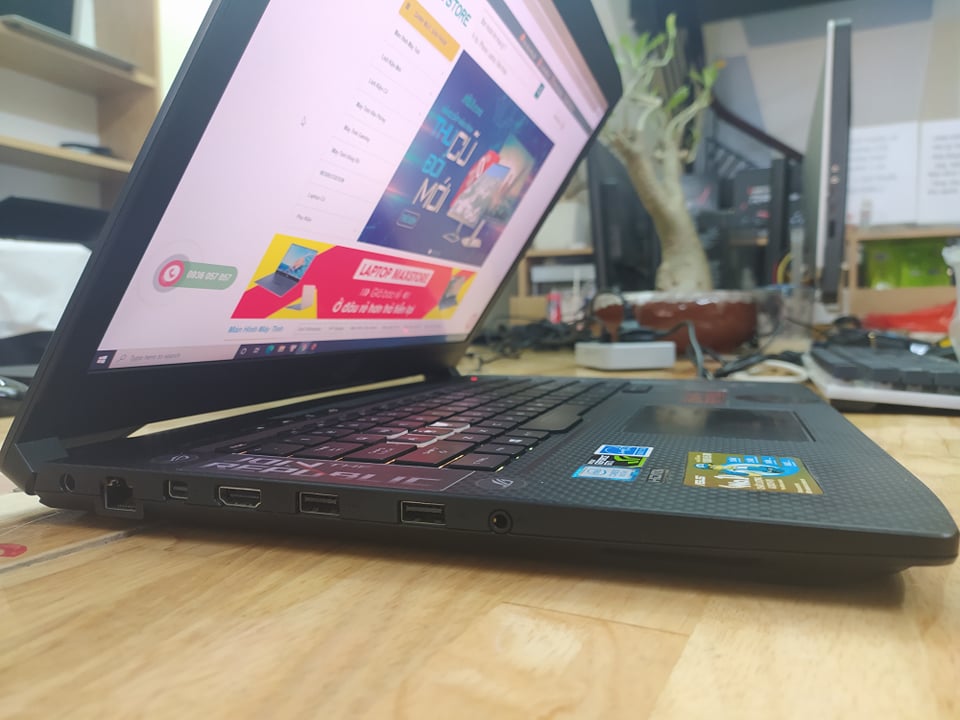 Laptop Asus ROG Strix Scar GL703GE-EE047T