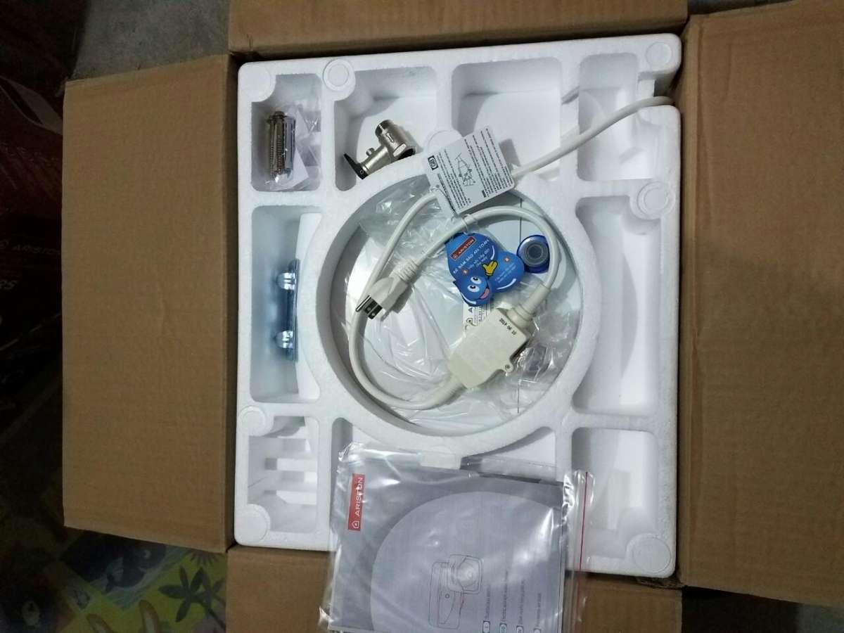 MÁY NÓNG LẠNH ARISTON BLUE 30R 2.5FE