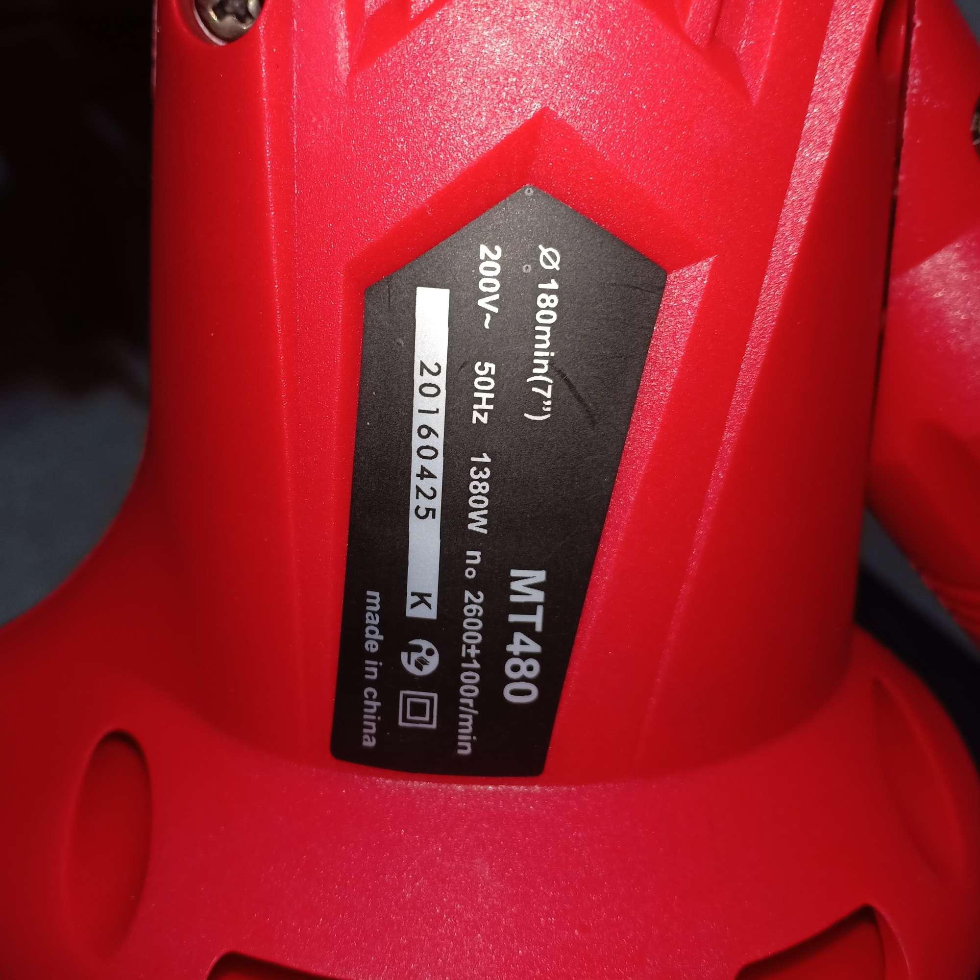MÁY CHÀ TƯỜNG MAKTEC MT380