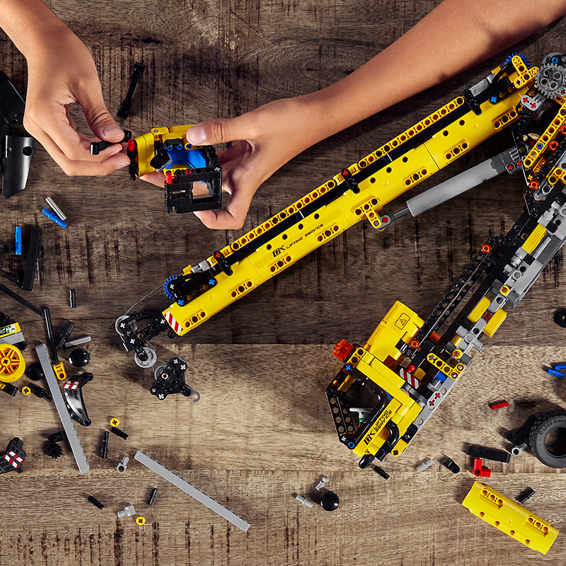 Đồ chơi lắp ráp Lego Technic 42108 Cần Cẩu Di Động