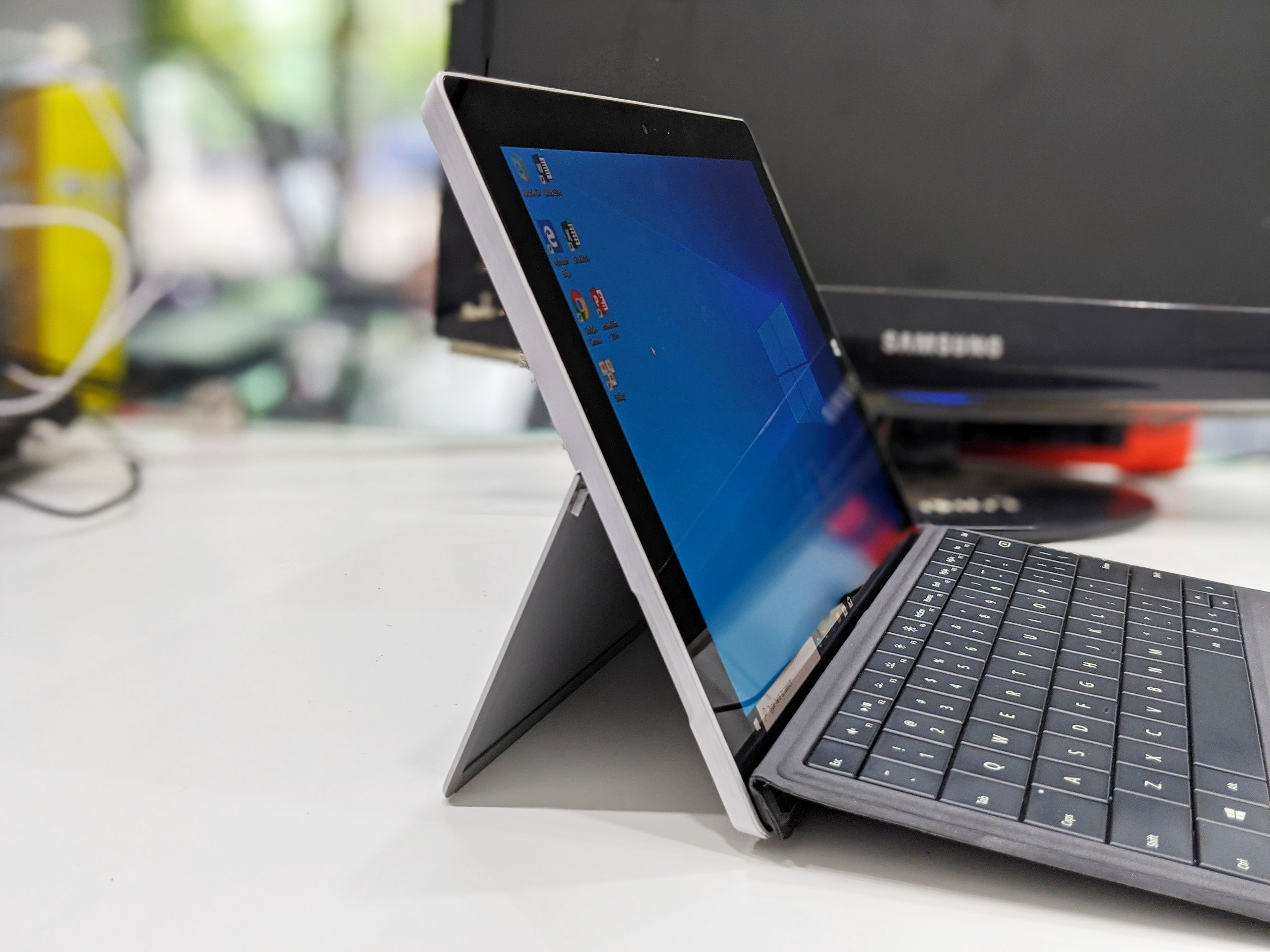 Máy tính bảng Microsoft Surface Pro 4 4GB/128GB