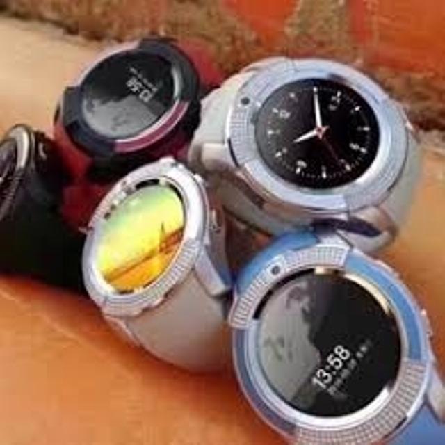 Đồng hồ thông minh V8