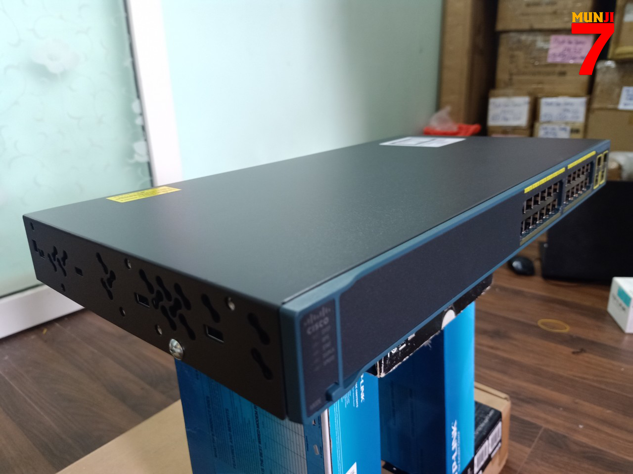 Switch CISCO WS-C2960-24TC-L