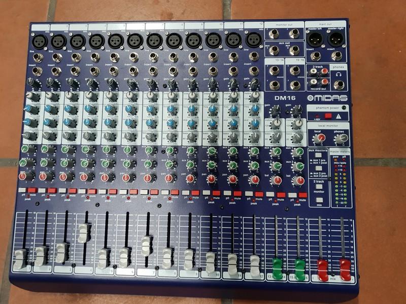 Bàn Mixer Midas DM16