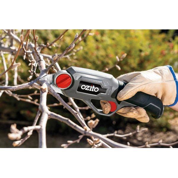MÁY CẮT CÀNH CÂY OZITO OCPS-036