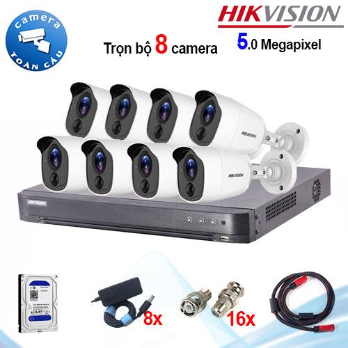 Bộ camera Hikvision DS-2CE11H0T-PIRL+đầu ghi DS-7208HUHI-K1