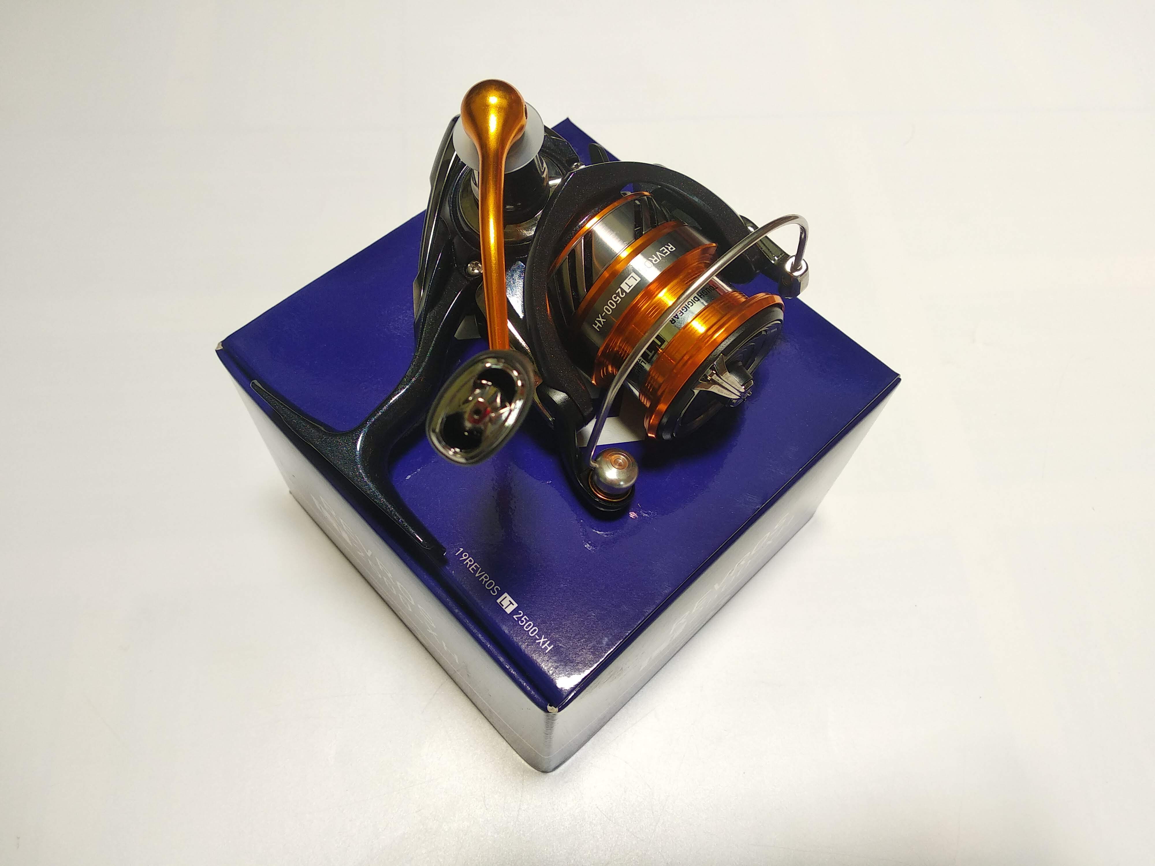 Máy câu cá Daiwa REVOS LT 2500-XH