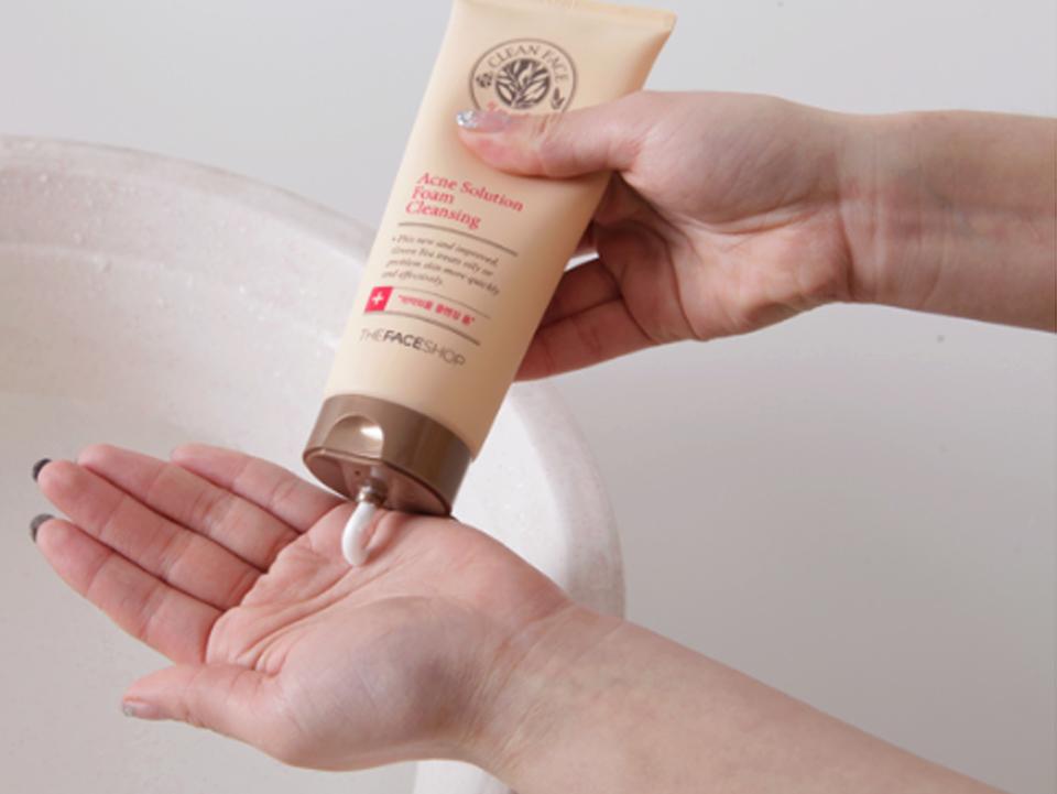 Sữa Rửa Mặt Trị Mụn TheFaceShop Clean Face Acne Solution Foam Cleansing 150ml