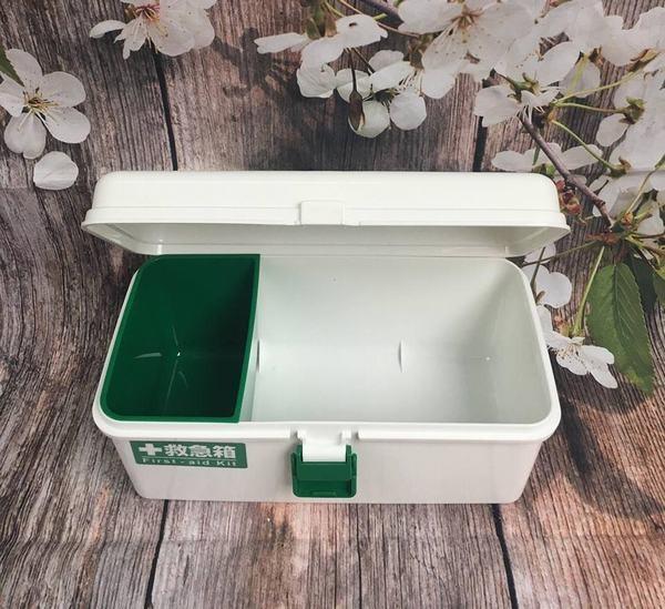 Hộp đựng thuốc và dụng cụ y tế Nhật Bản