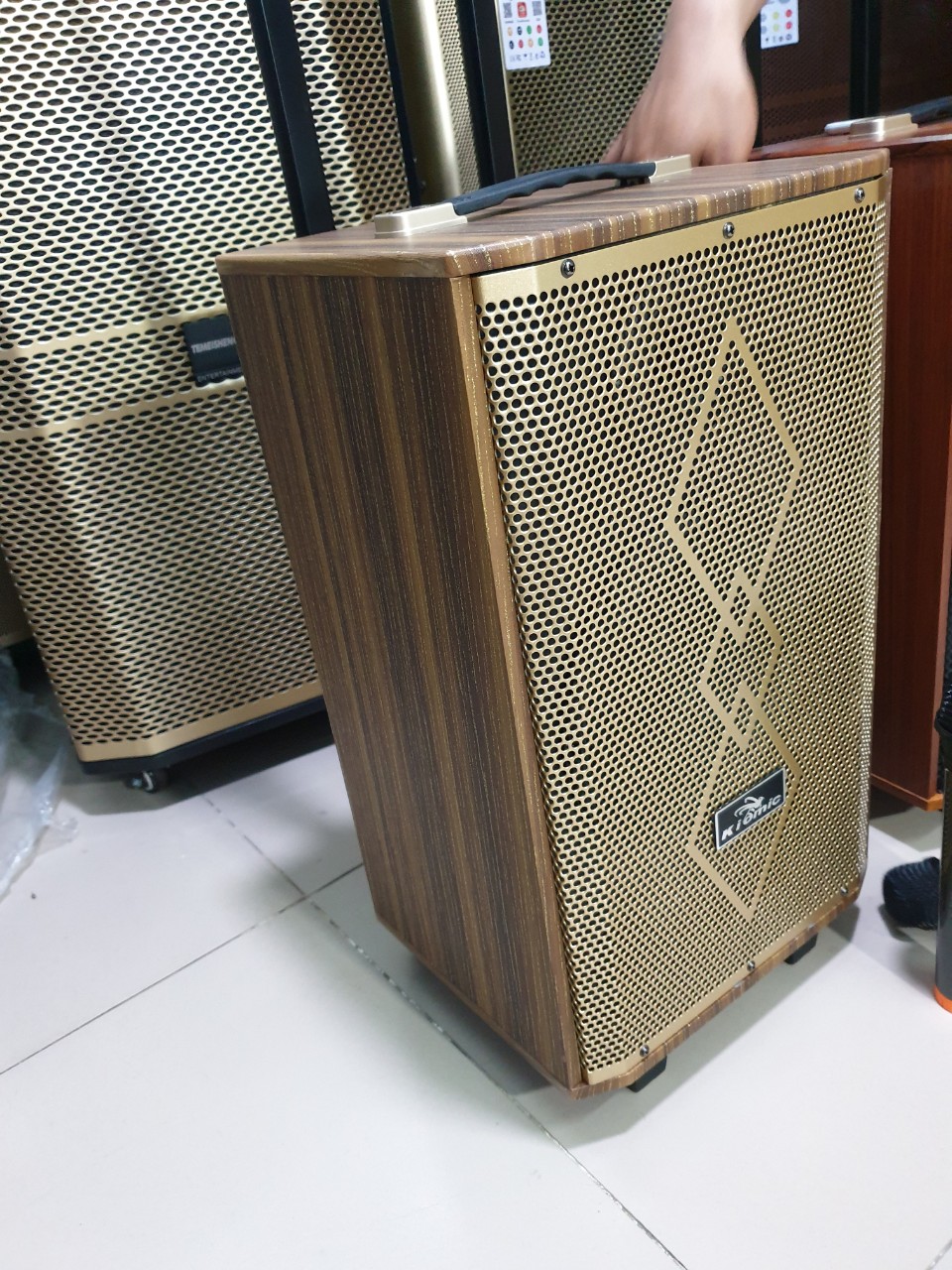 Loa kéo Kiomic K86