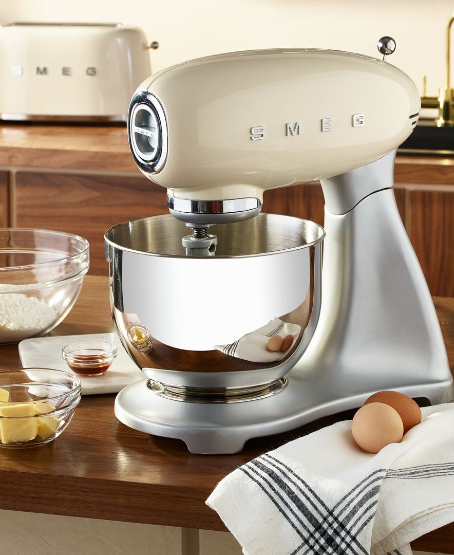 Máy trôn bột Smeg SMF02RDEU
