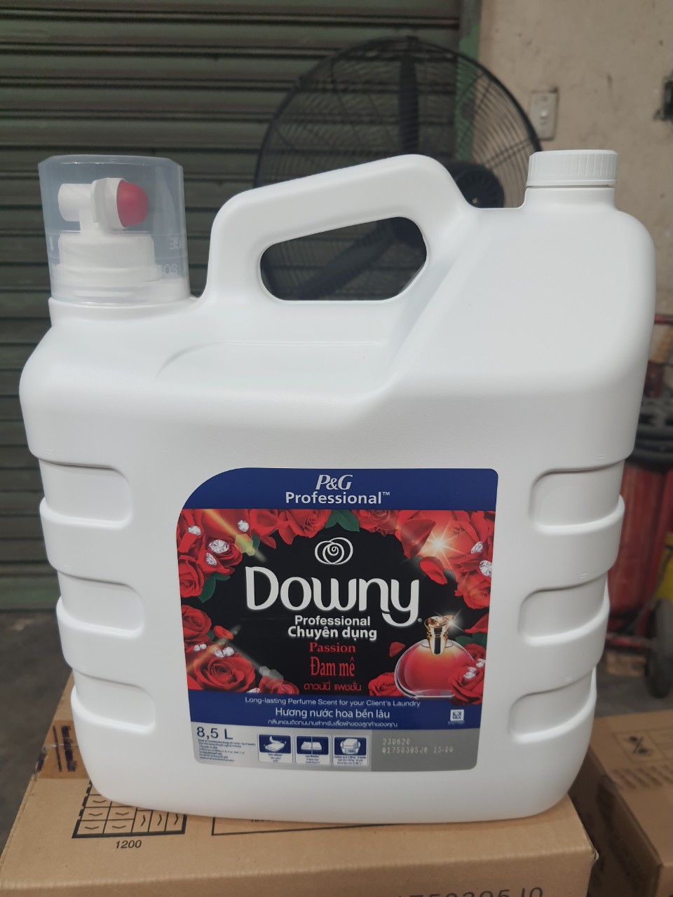 Nước xả vải Downy Đam mê 8.5L
