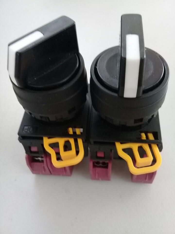Công tắc xoay 3 vị trí IDEC YW1S-3E02