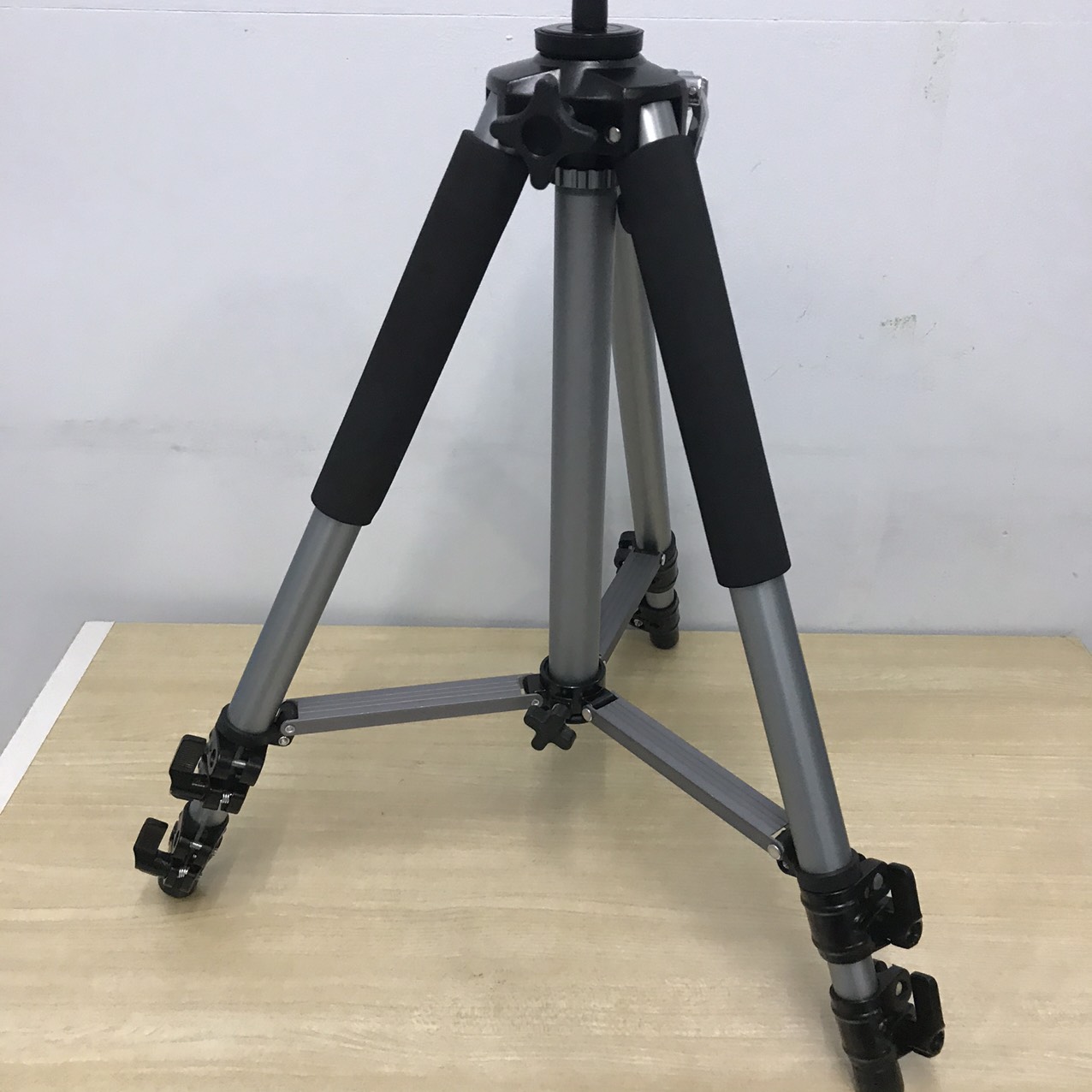 Kệ để máy chiếu W612