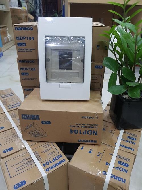 Tủ điện mặt nhựa đế kim loại Nanoco NDP104