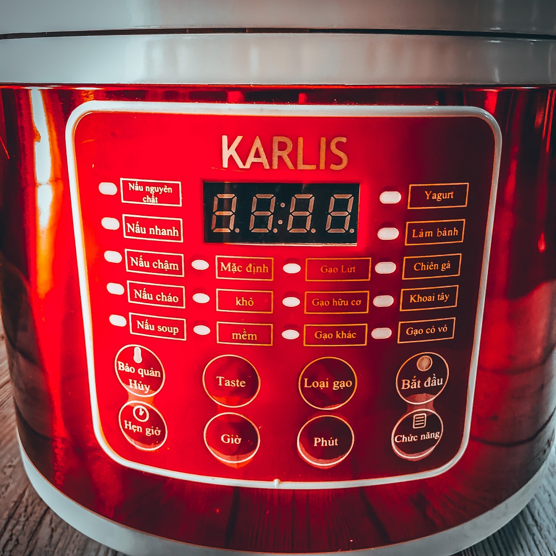 Nồi cơm điện Karlis RD02 1.8L