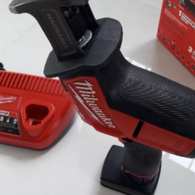 MÁY CƯA KIẾM MILWAUKEE 2520