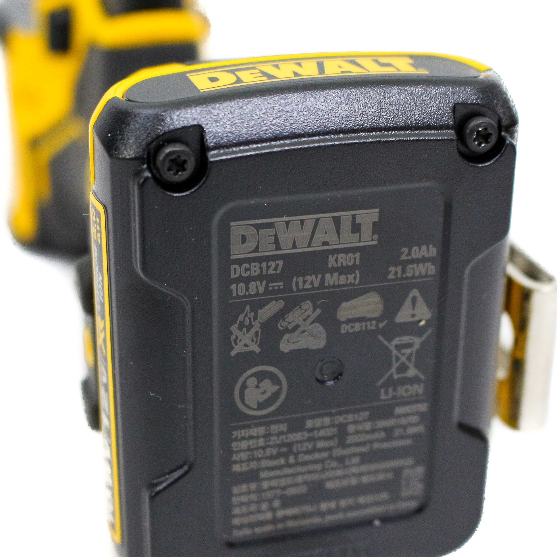 MÁY KHOAN DEWALT DCF601D2