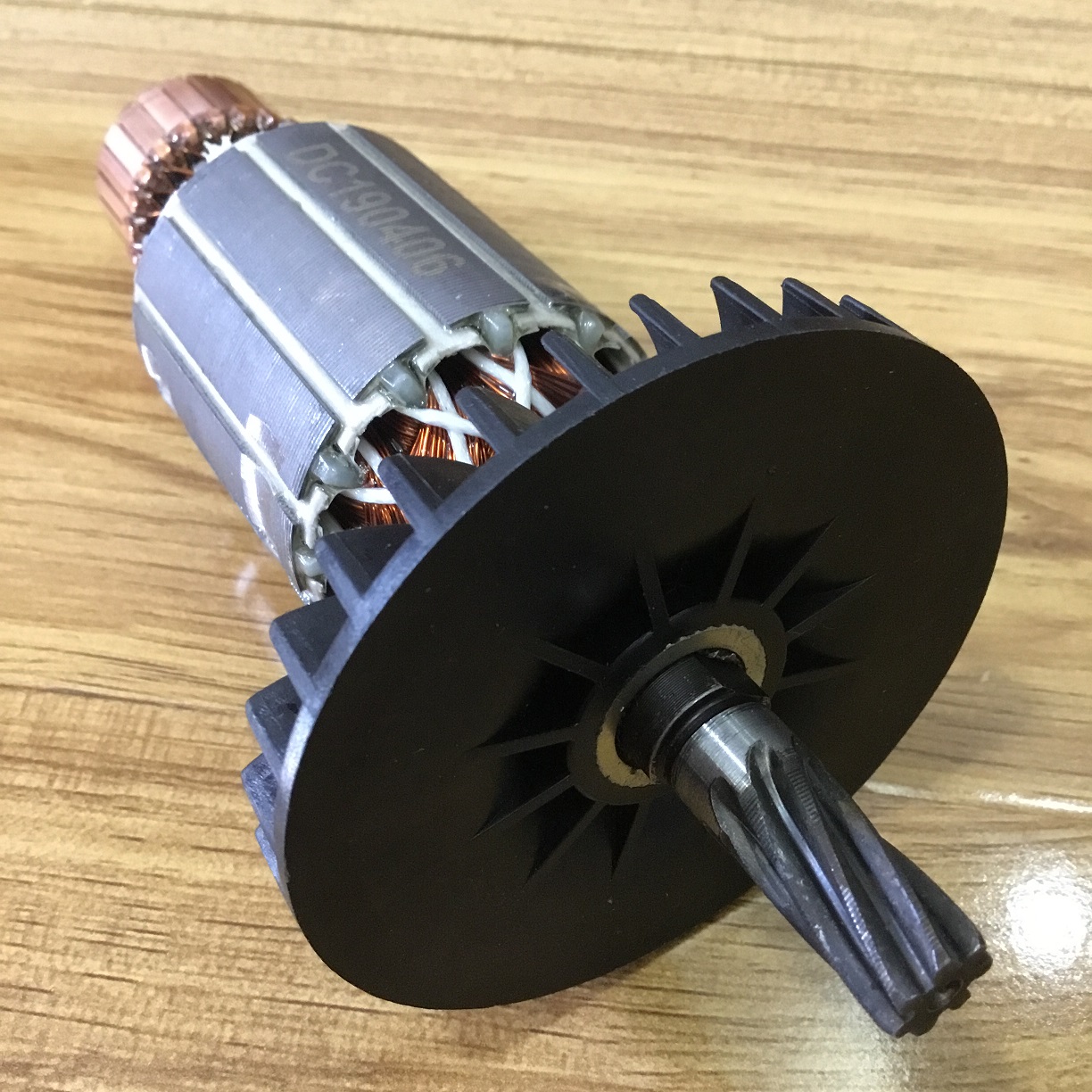 Rotor máy MT583 Makita mã 513863-0