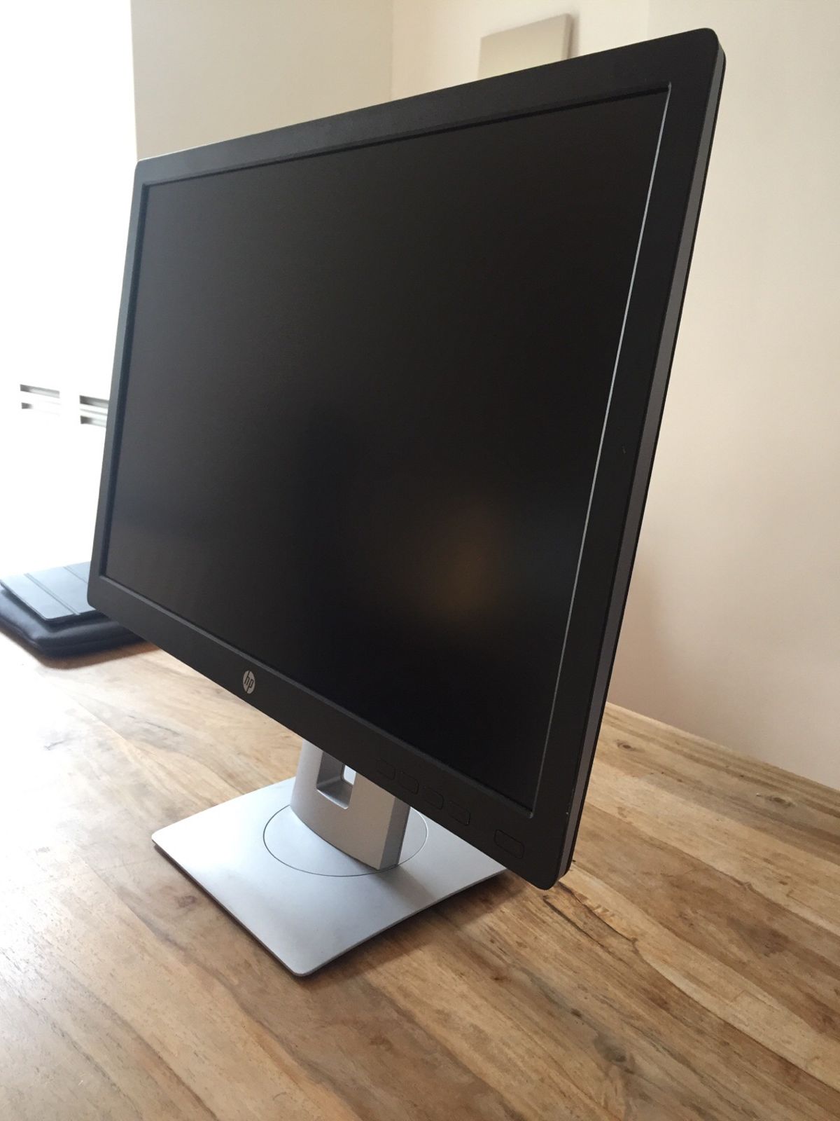 Màn hình HP E242-M1P02AA 24inch
