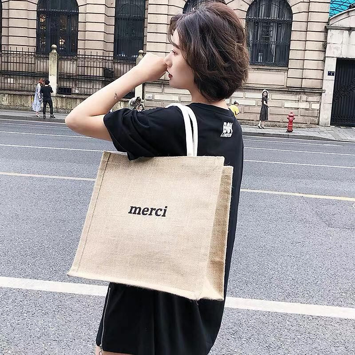 Đồng hồ tranh âm thầm bên biển